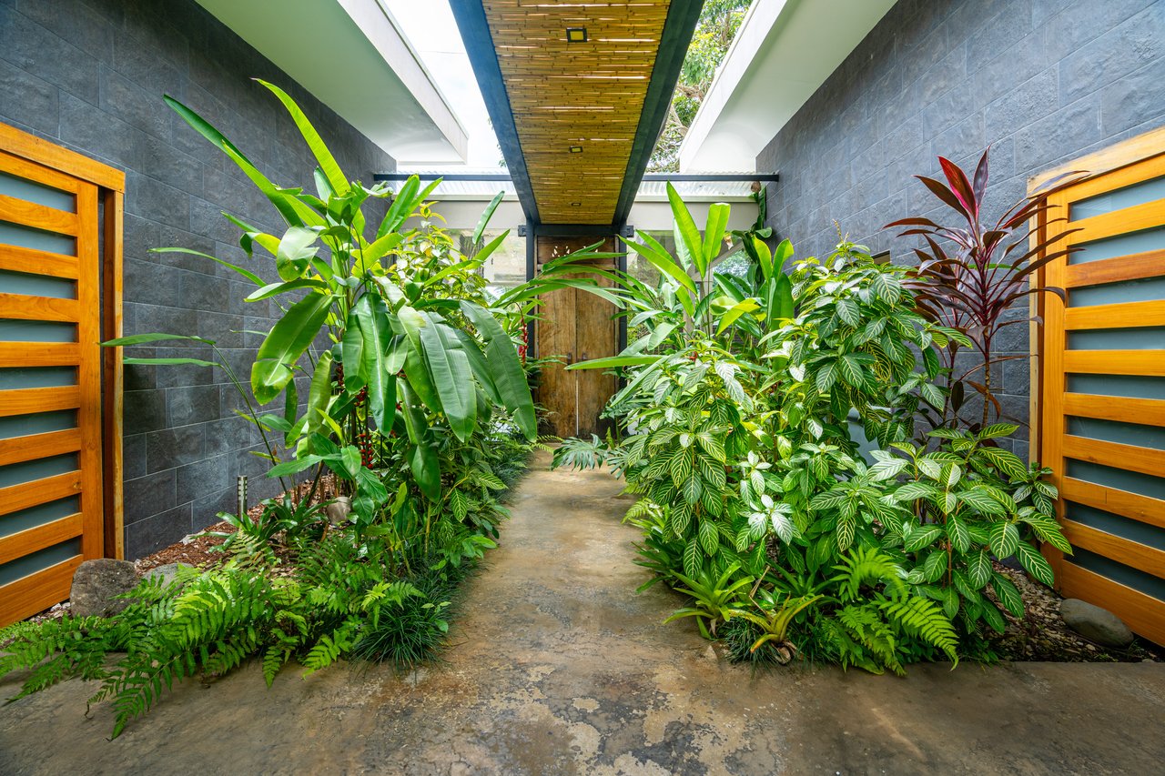 Bali Style Beach House with 2 Bedroom Casita
