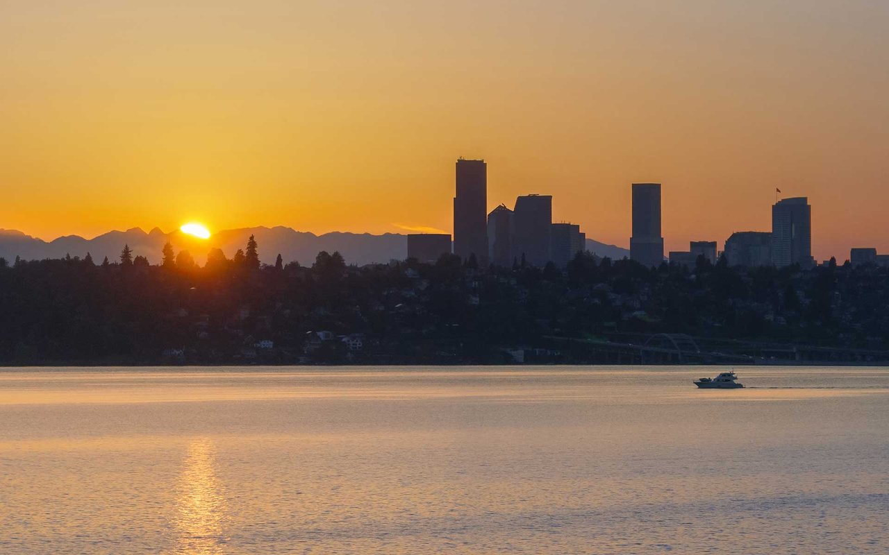 An Extraordinary Expression of Modern Waterfront Living on Mercer Island