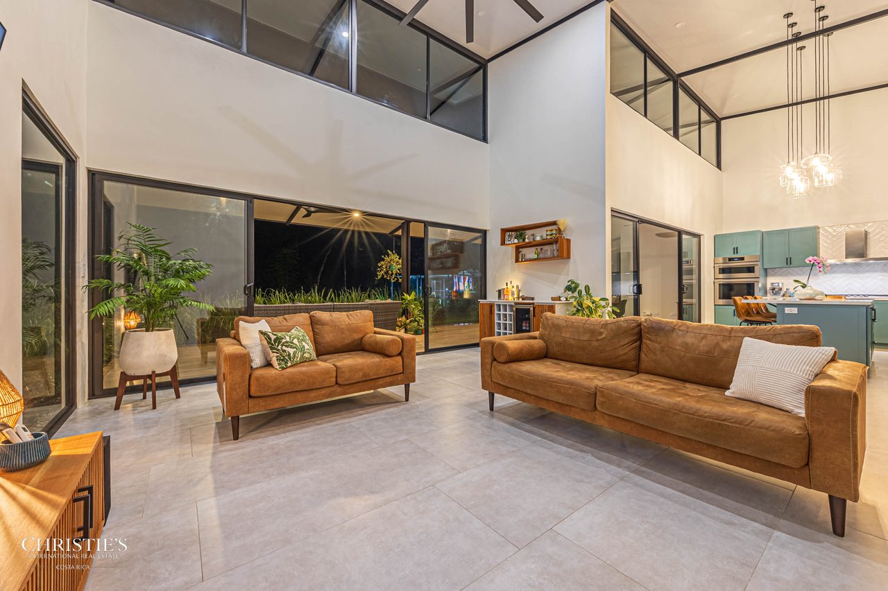 Contemporary Mountain View Villa – 10 Minutes to Playa Dominical