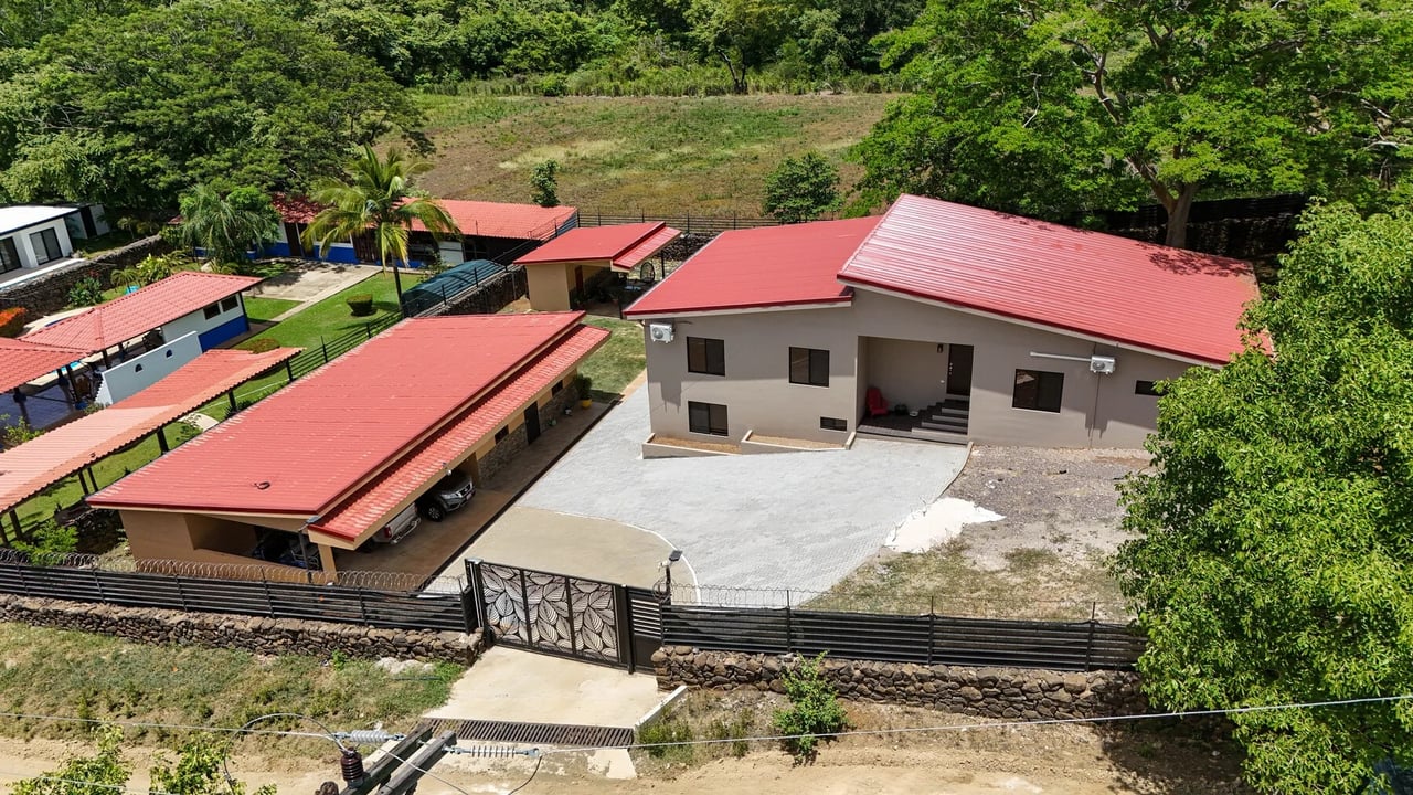 Your Costa Rican Retreat with Room to Grow in Playas del Coco