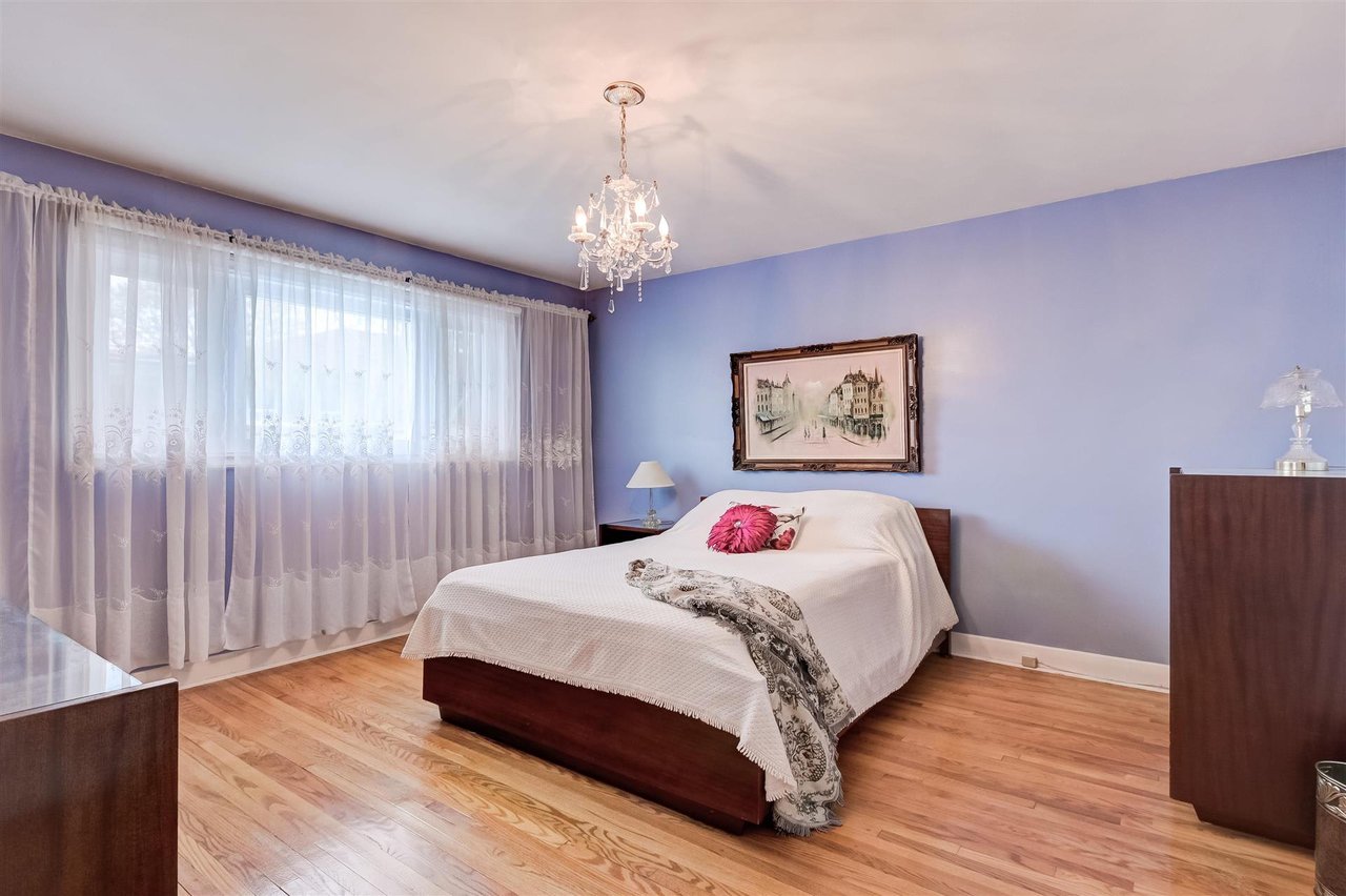 240 Chine Dr