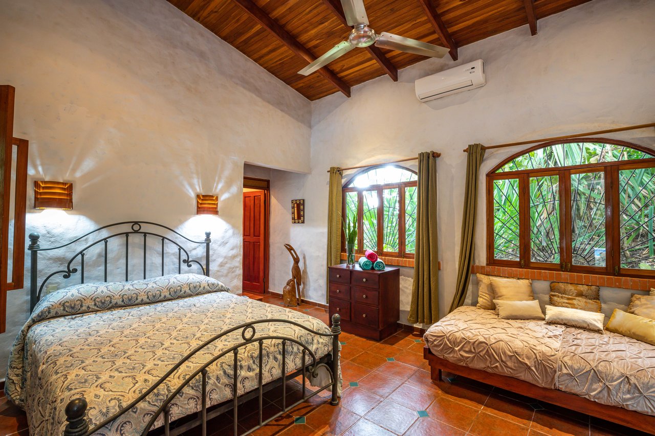 Villa Bailarin, Jungle Elegance