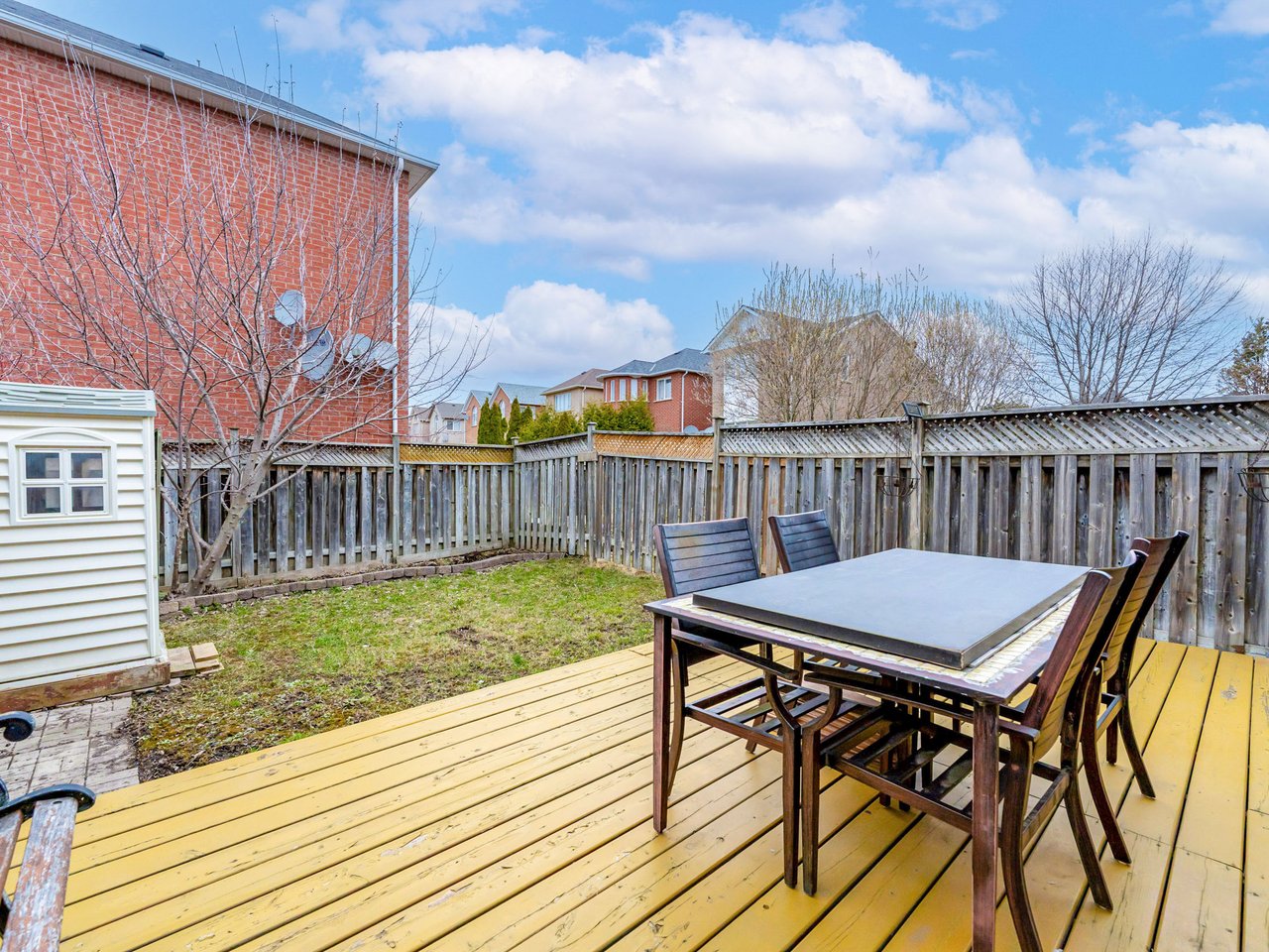 8 Queensway Drive