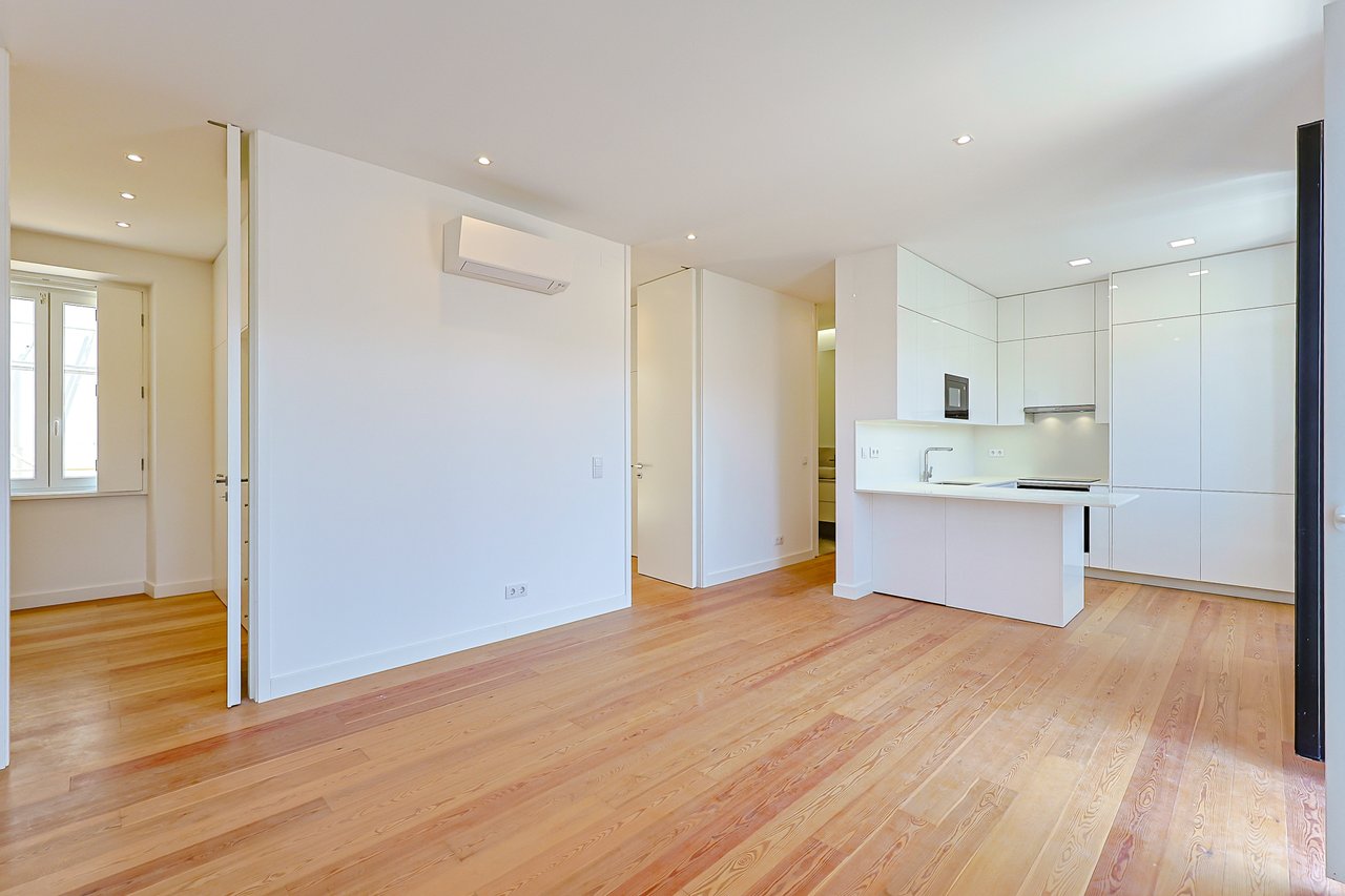 Elegant New T2 Apartment with Two Suites in Monte Estoril