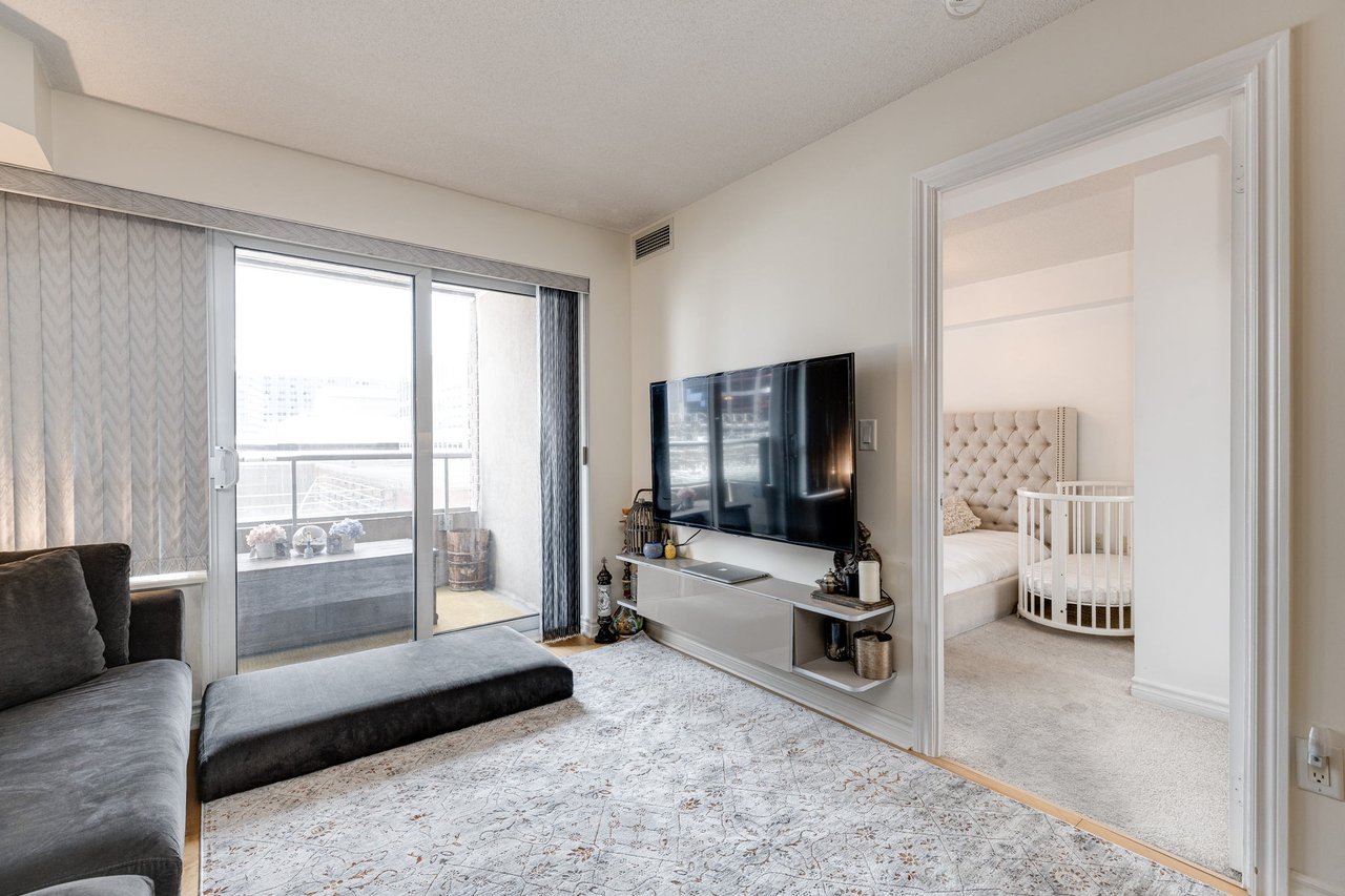 250 Wellington St W 535