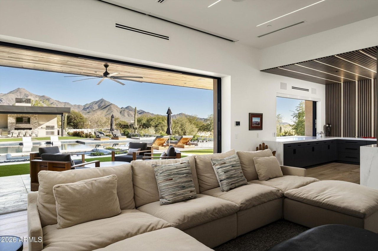 9245 E RIMROCK Drive