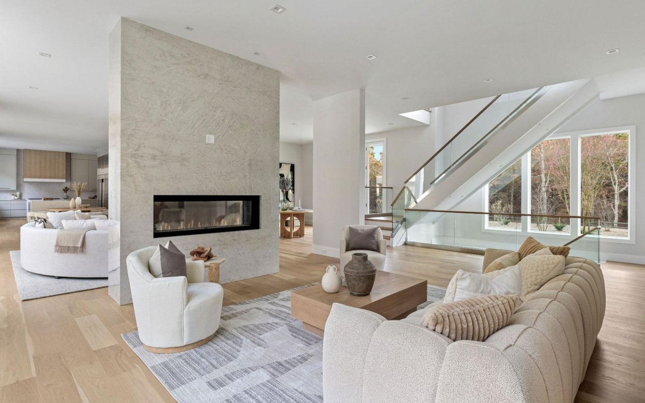 Hamptons Lifestyle: Affluent, Country Town Lifestyle