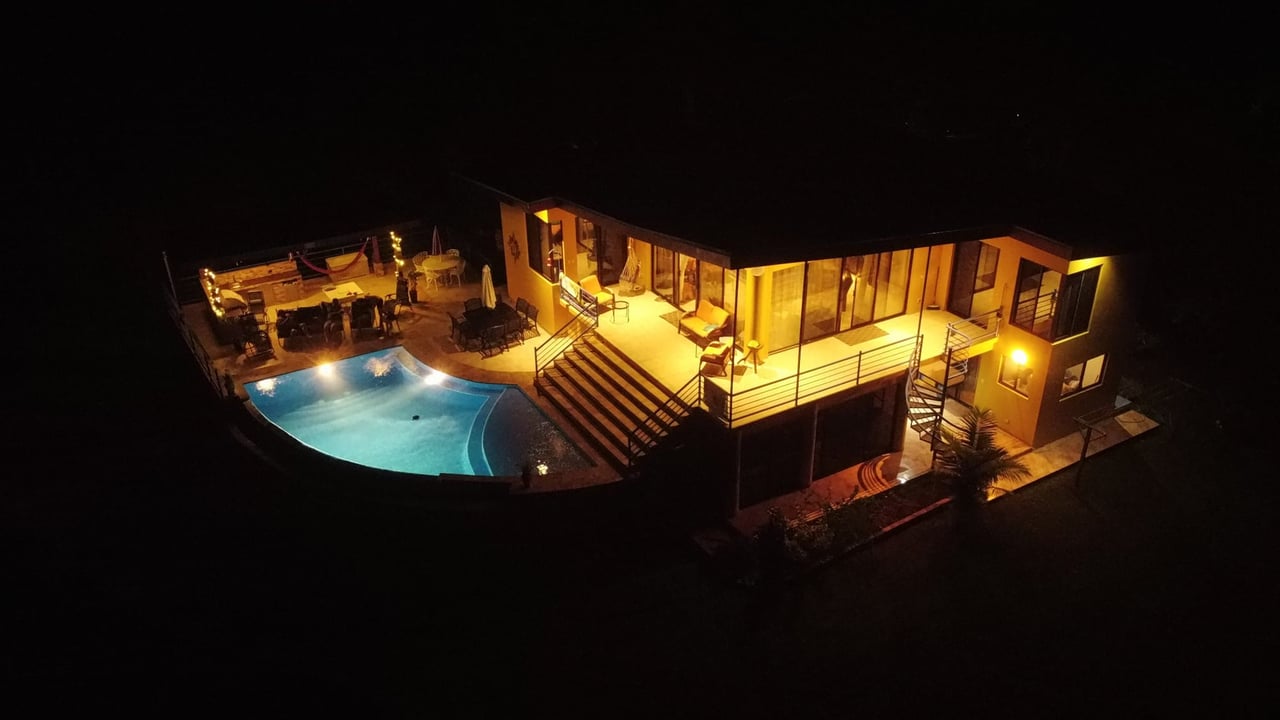 Luxury 4-Bed Villa with Ocean Views & Infinity Pool in Ojochal