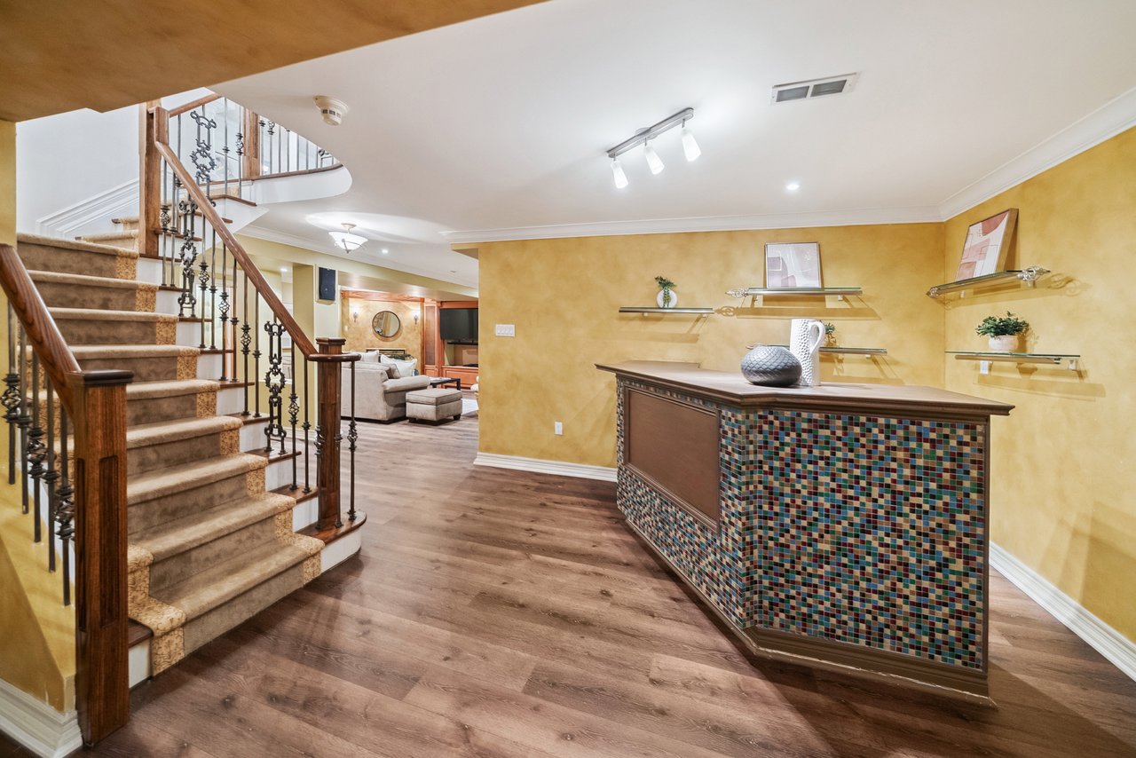 140 Reeve Dr