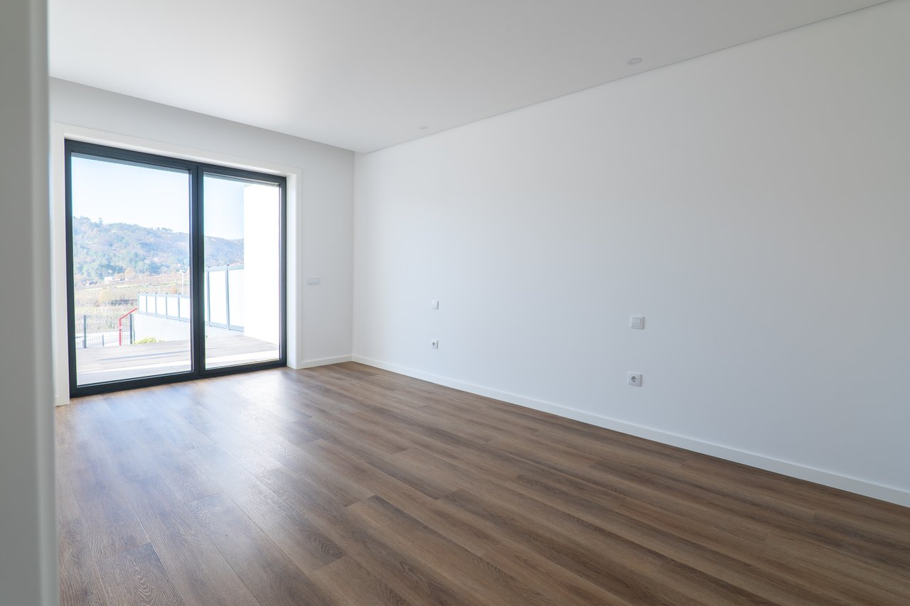  3-Bedroom Villa with Private Garage near Porto