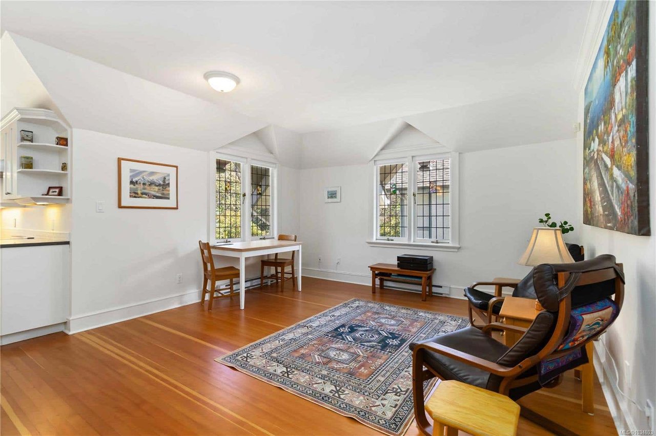 349 Foul Bay Rd F