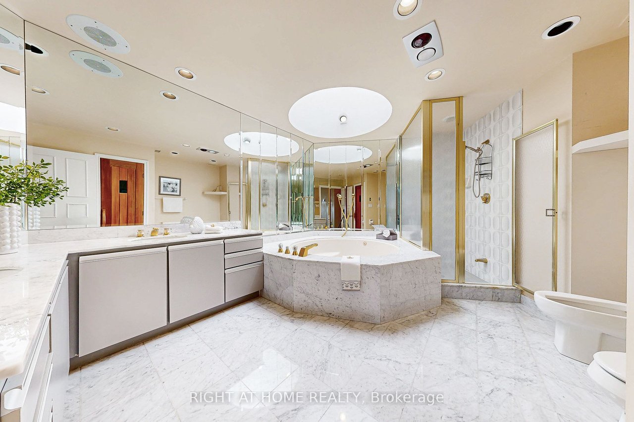 PENTHOUSE IN PRIME NORTH YORK 