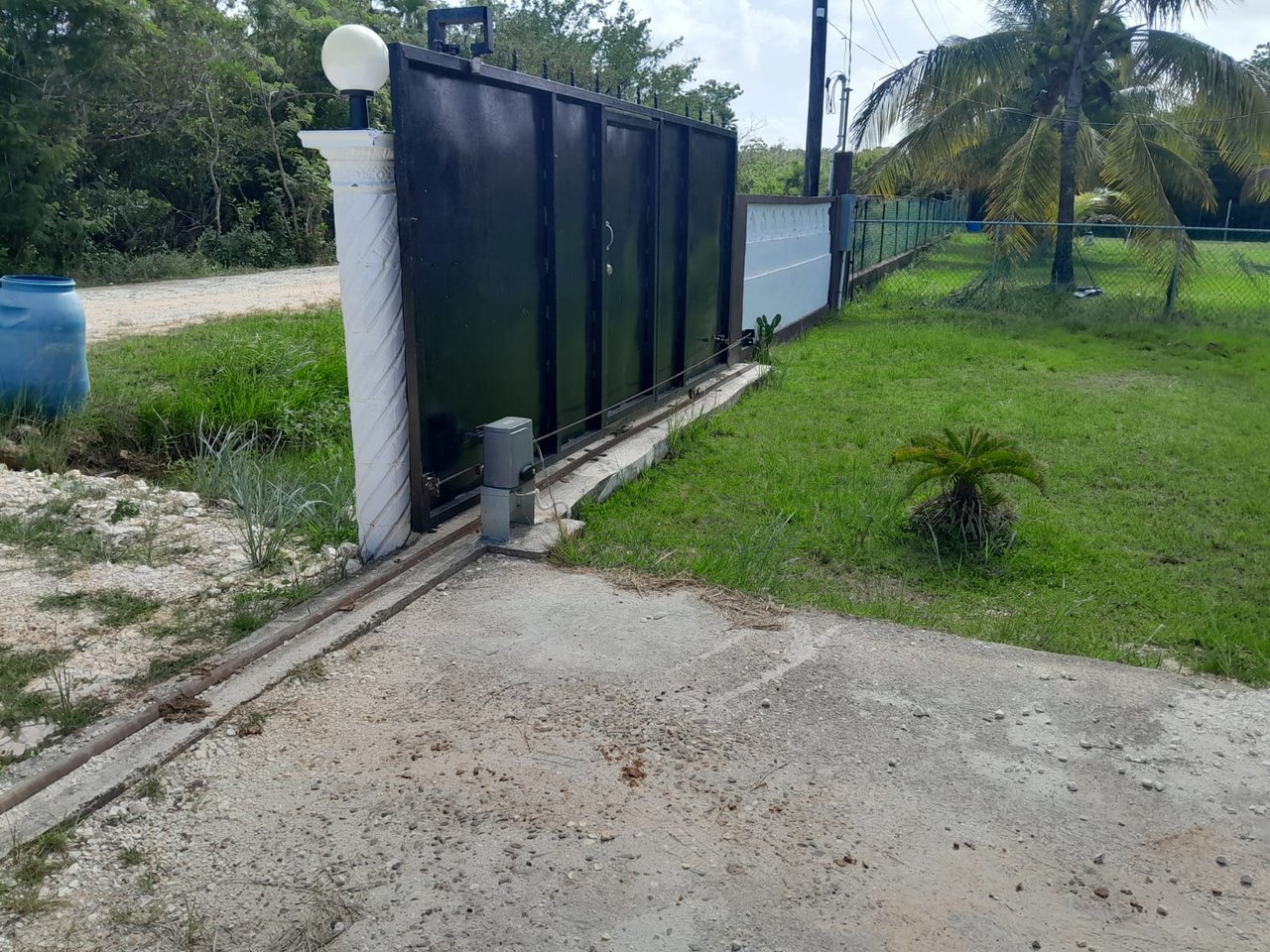 Suburban Comfort 2 bed 1 bath apartment
