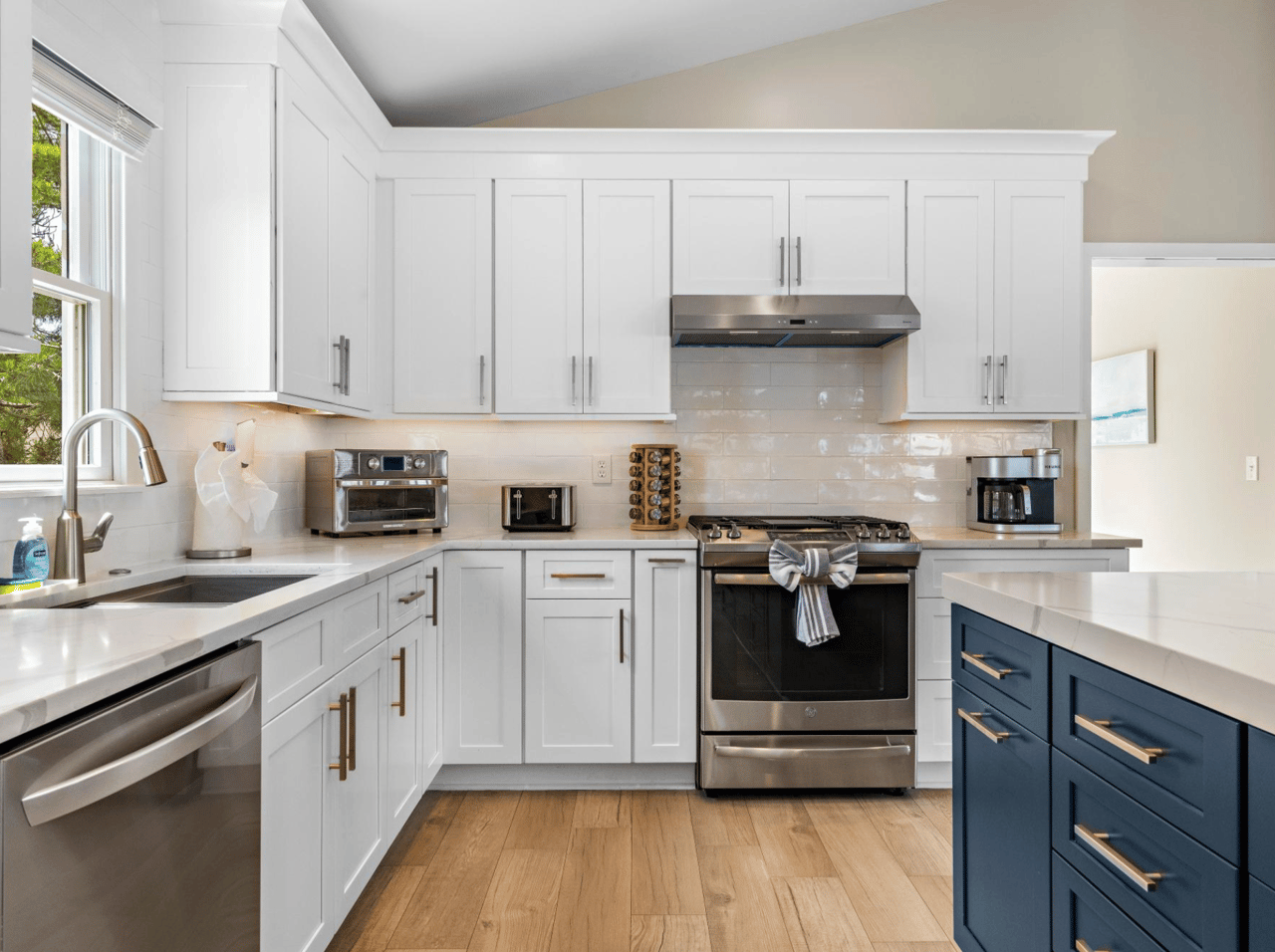 4 W Magnolia Ave 