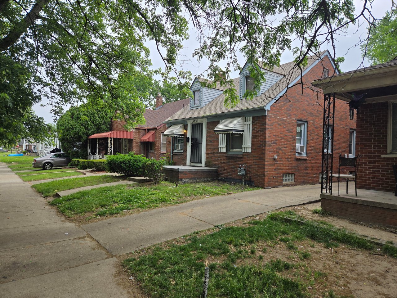 19716 Waltham St
