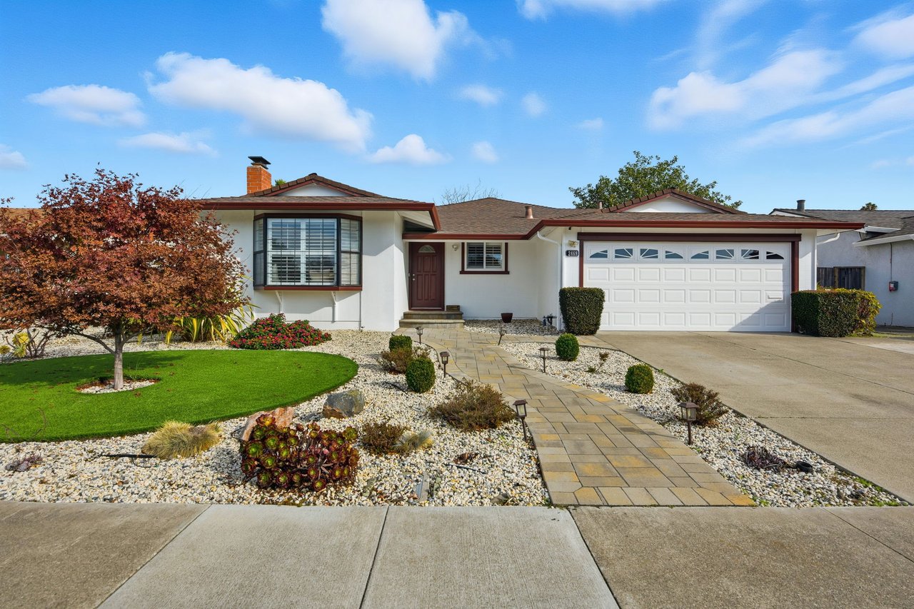 2469 Ascot Way