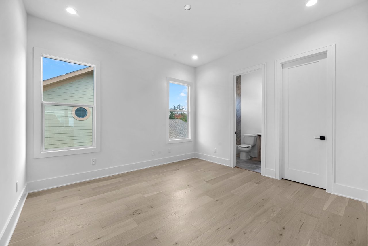 963 West 41st Street