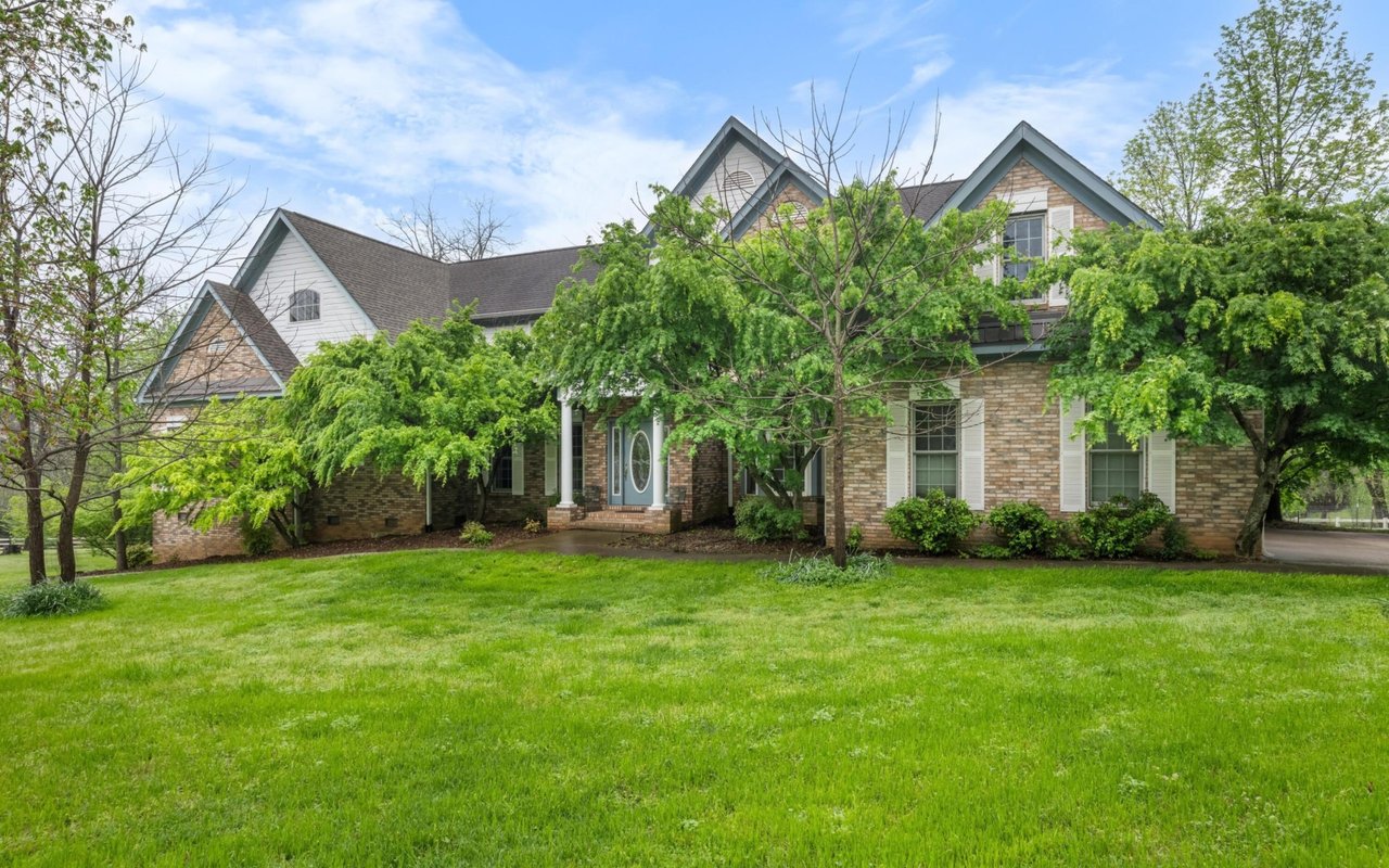Wallace Luxury Spotlight | 2208 Henge Point Lane Knoxville, TN 37922