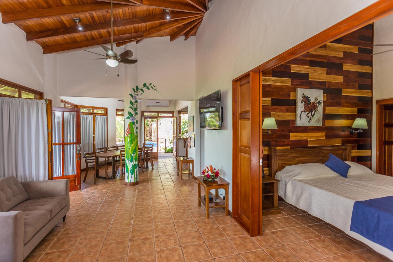 4 Bedroom Ocean View Home in Manuel Antonio, Villa Natura