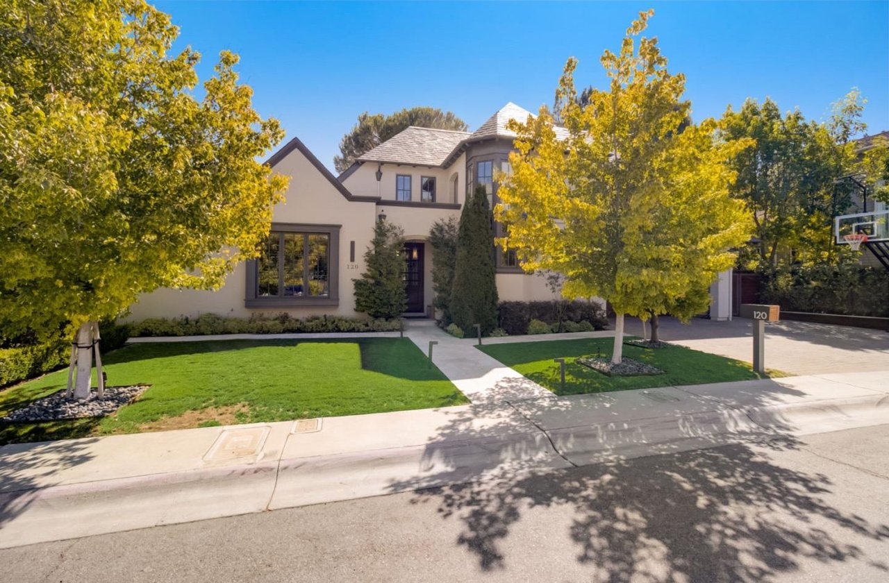 120 Royal Oaks Ct