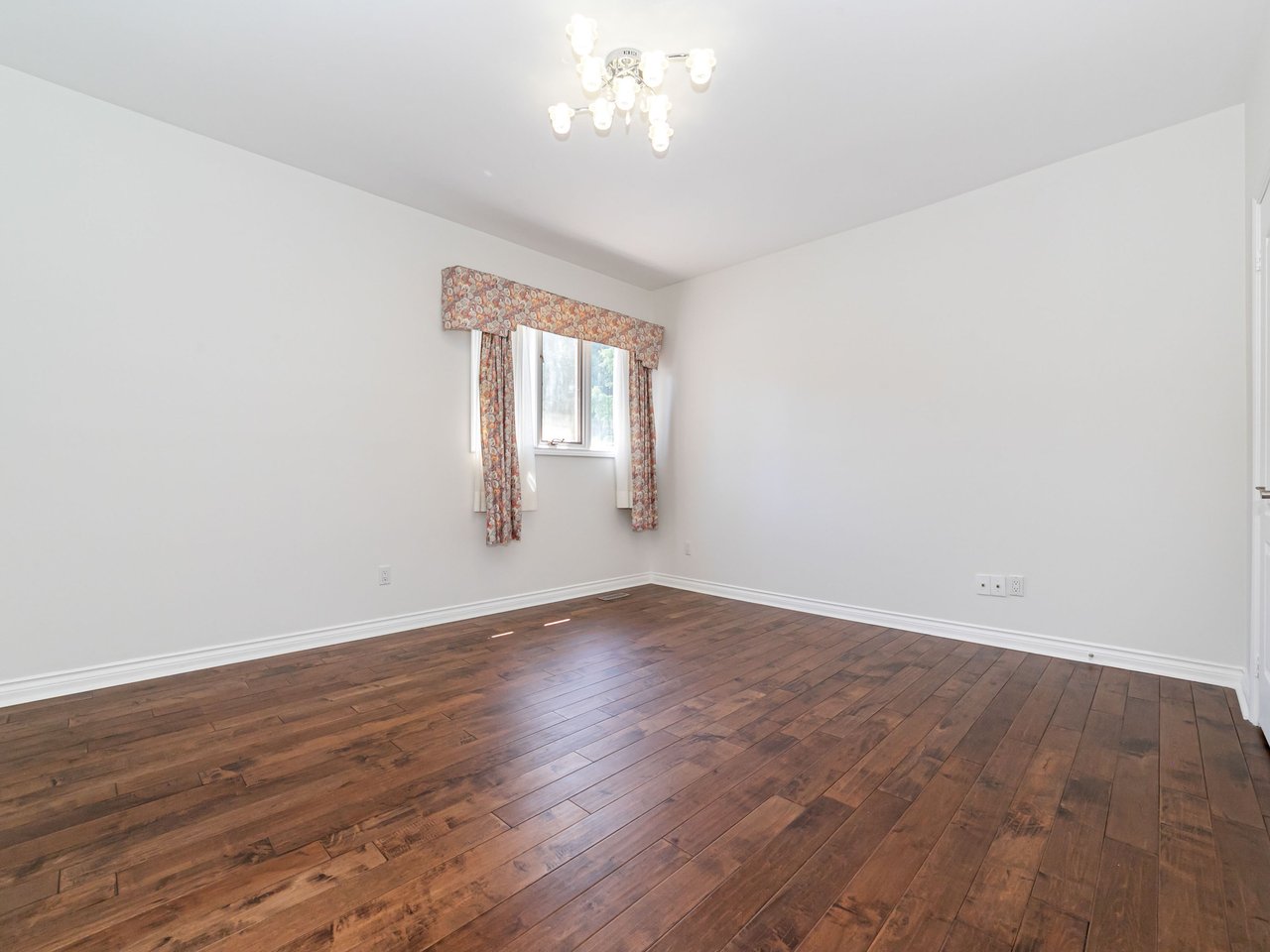 10 Edmund Crescent
