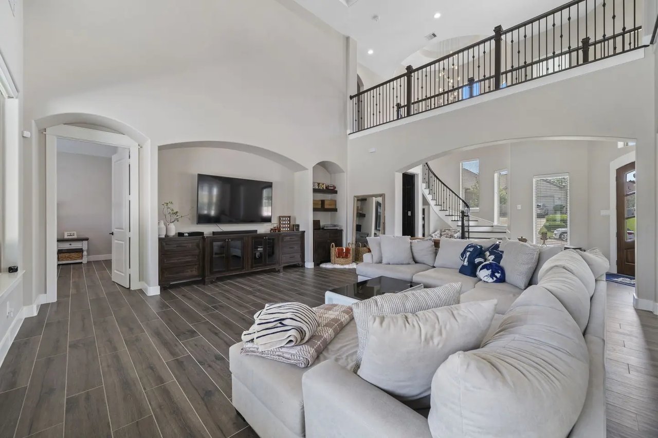 167 Victoria Dr E
