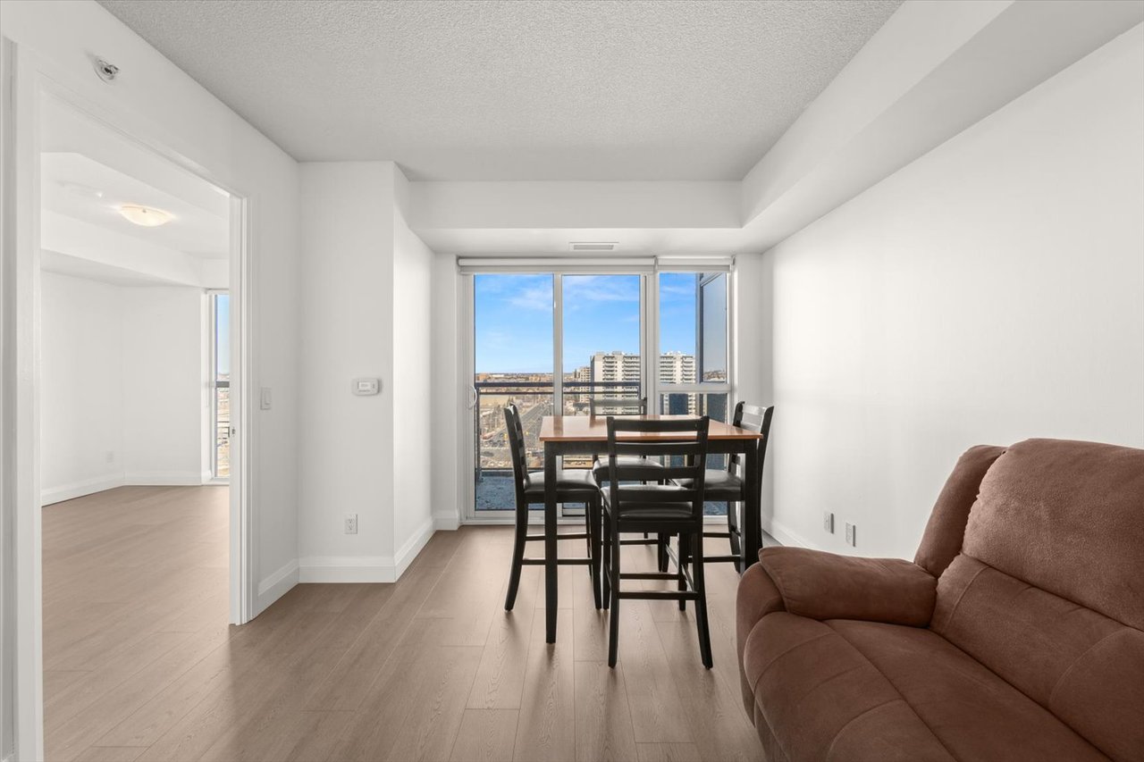 30 Meadowglen Pl 1106