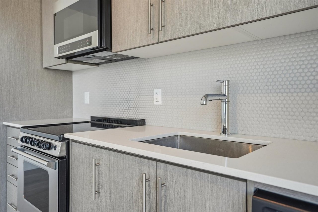 #403 - 212 King William Street Unit: 403