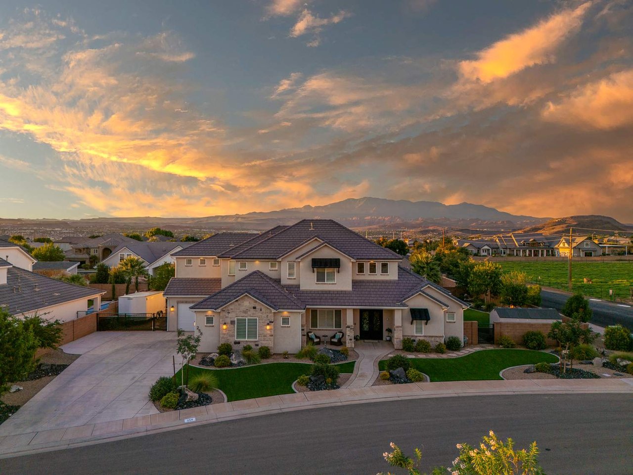 258 W Blue Quartz Dr