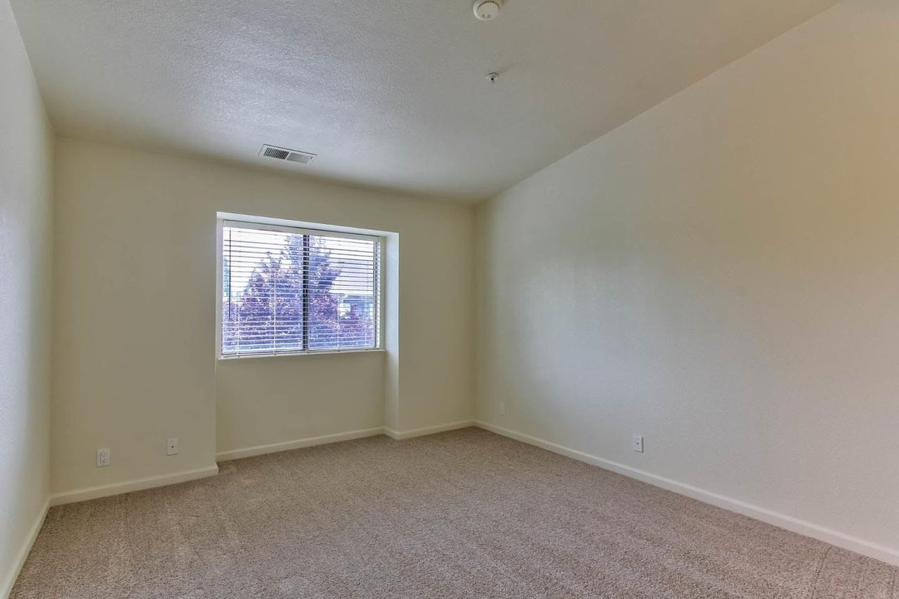 425 W Laurel Dr APT G