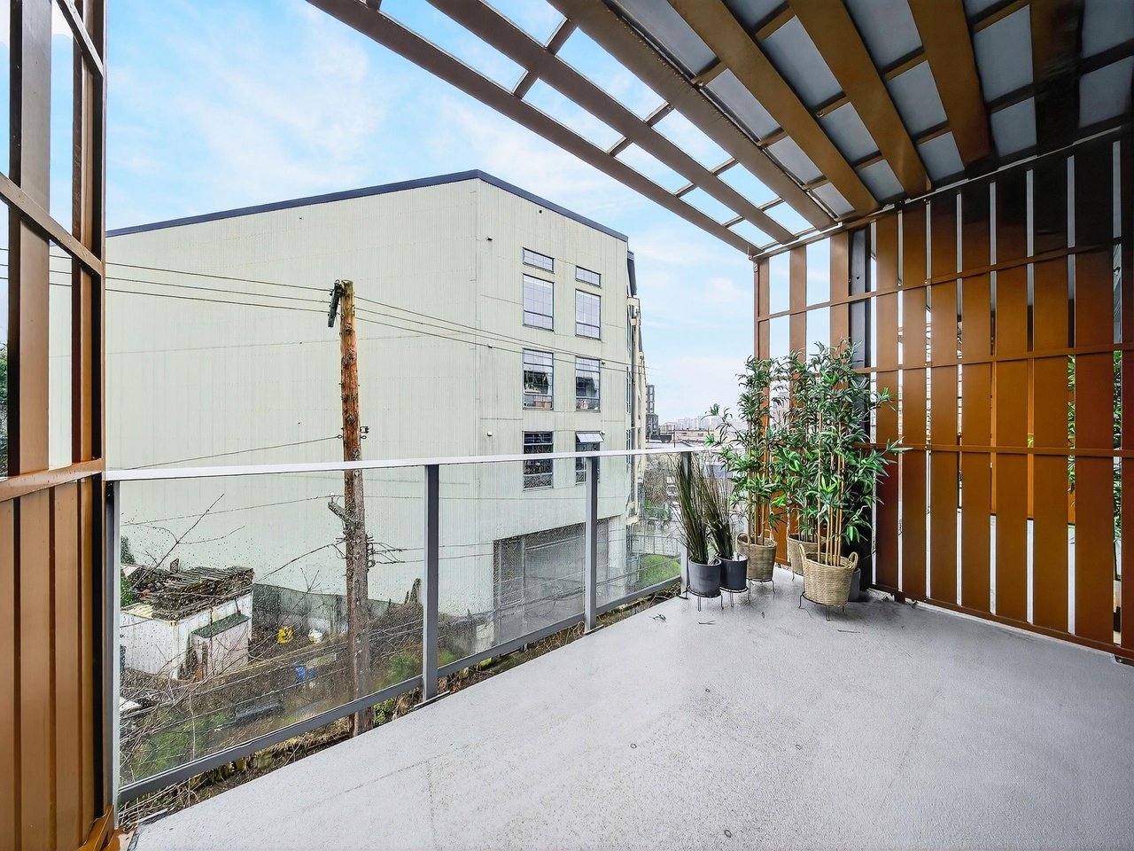 520-256 E 2nd Ave