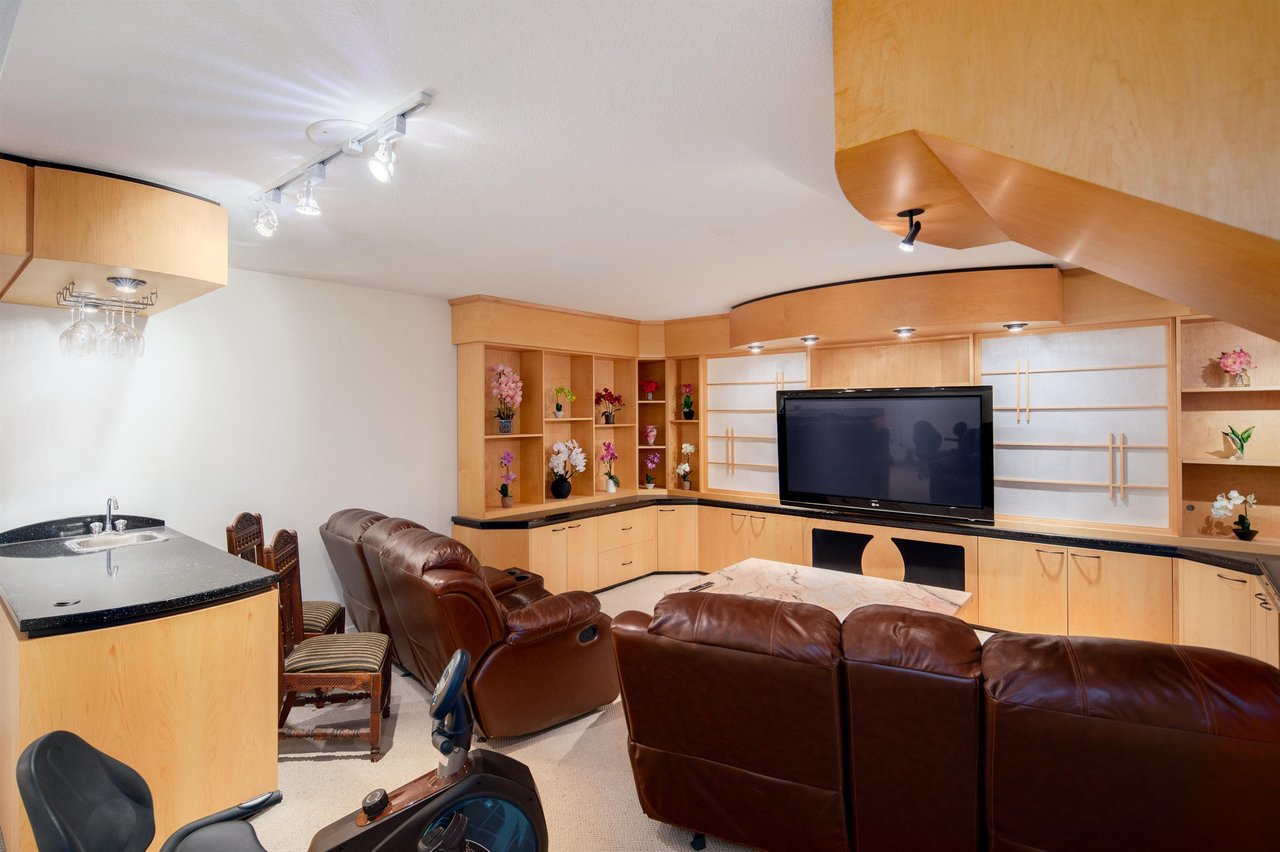 5270 Aspen Cres