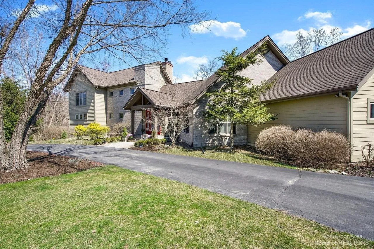 2566 Thornapple Drive, Ann Arbor, MI 48103