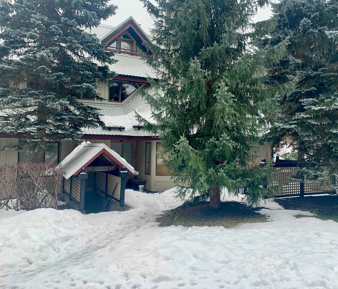 27-4637 Blackcomb Wy