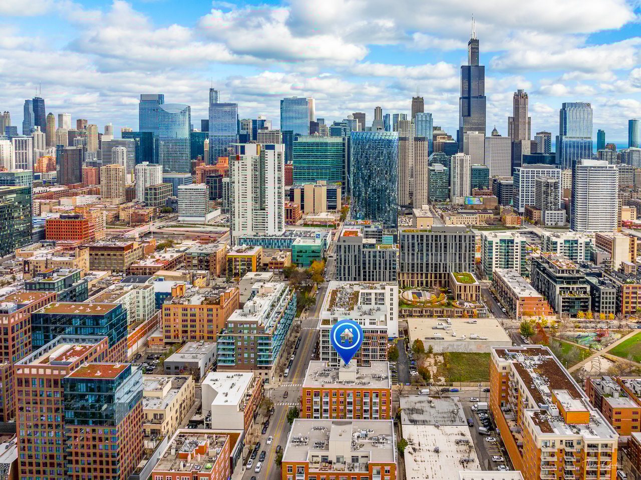 939 W Madison Street Unit: 301