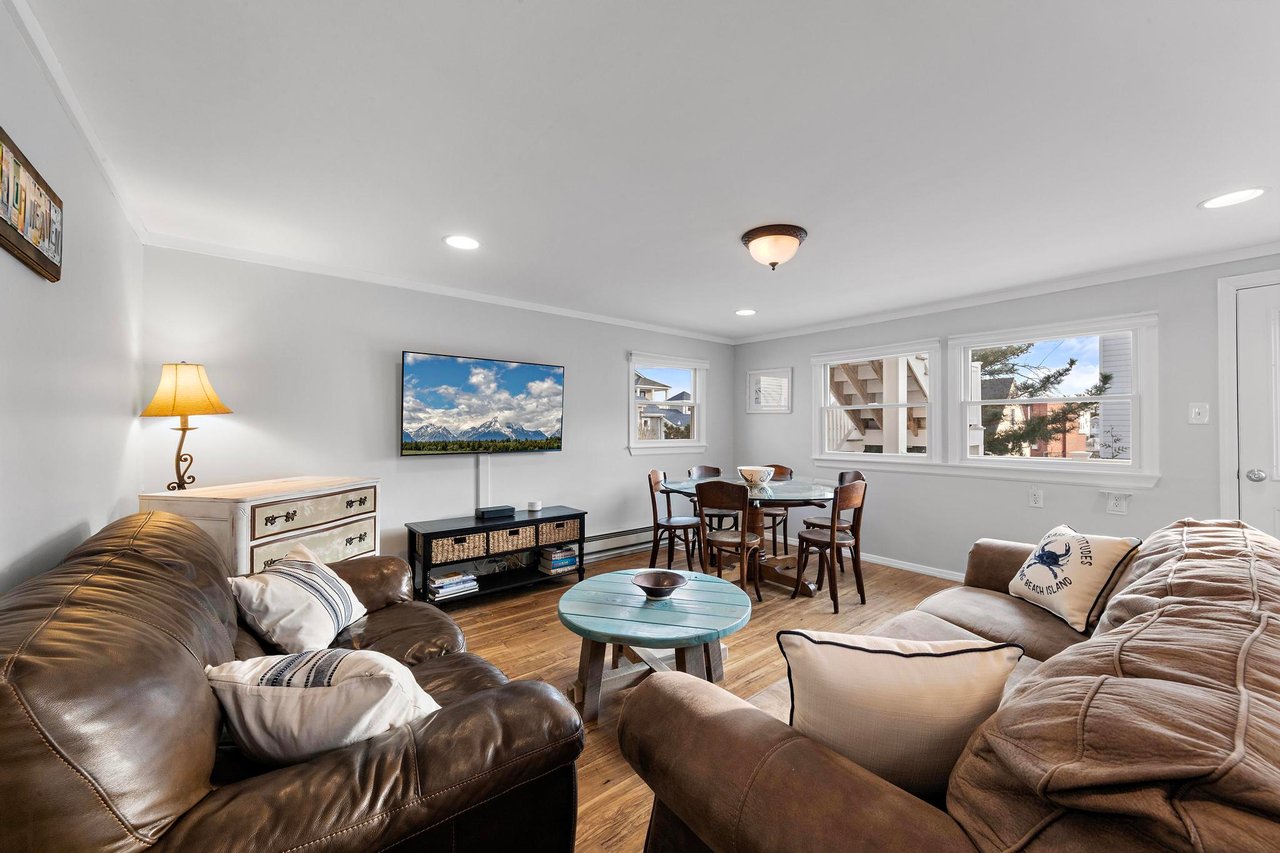 216 Taylor Ave, 1st Floor Unit