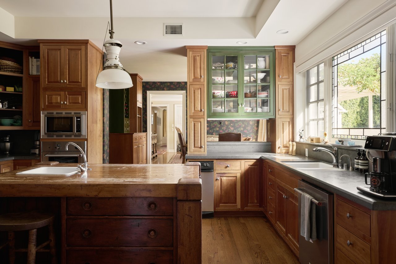 196 Granville Ave, Brentwood