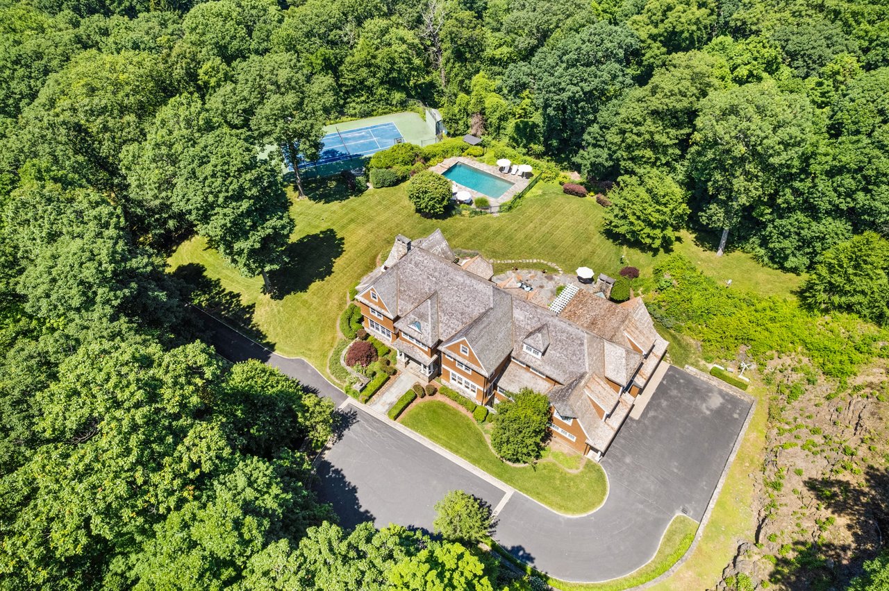 6 Hallock Place, Armonk NY