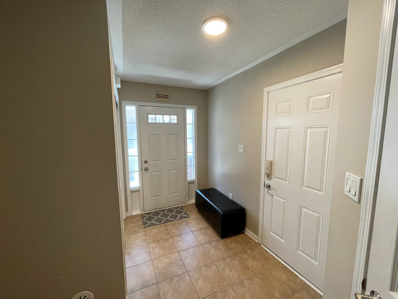 877 Willingdon Cres