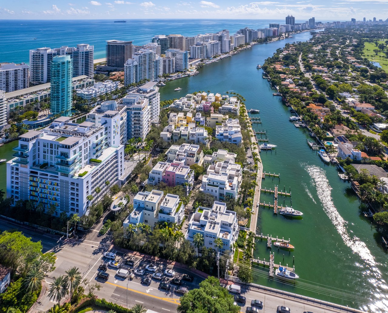 Aqua Gorlin Residence 703