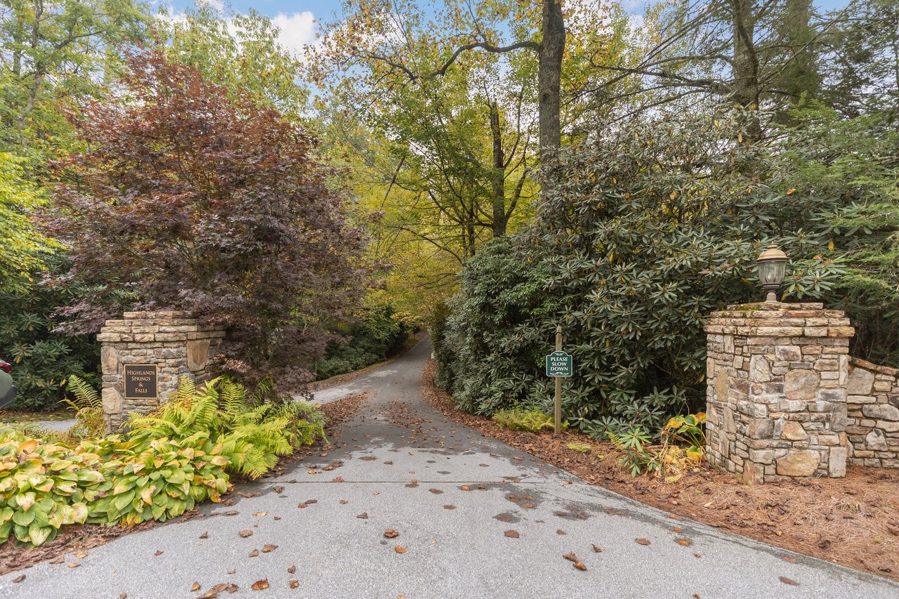 75 Hickory Dr