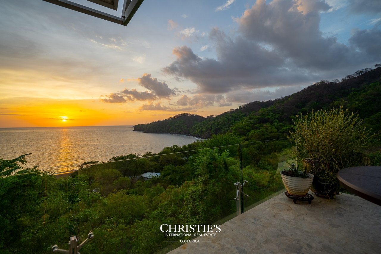 Glass House with Stunning Ocean Views and Award-Winning Design in Costa Rica, Guanacaste - Casa Holmes