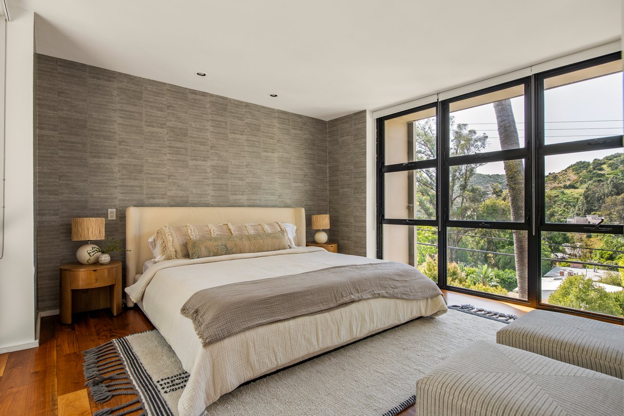 2506 Rinconia Dr, Hollywood Hills