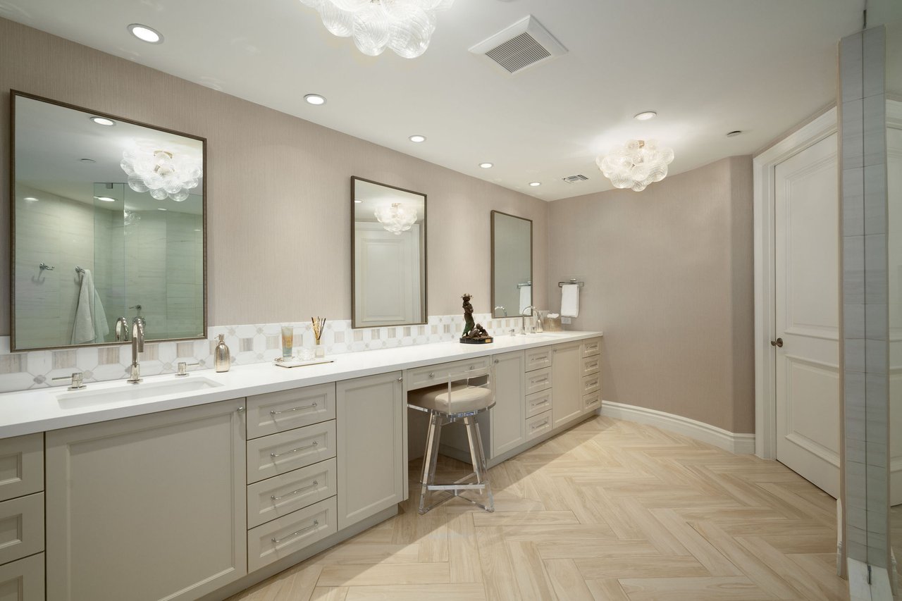7175 E CAMELBACK Road, 301