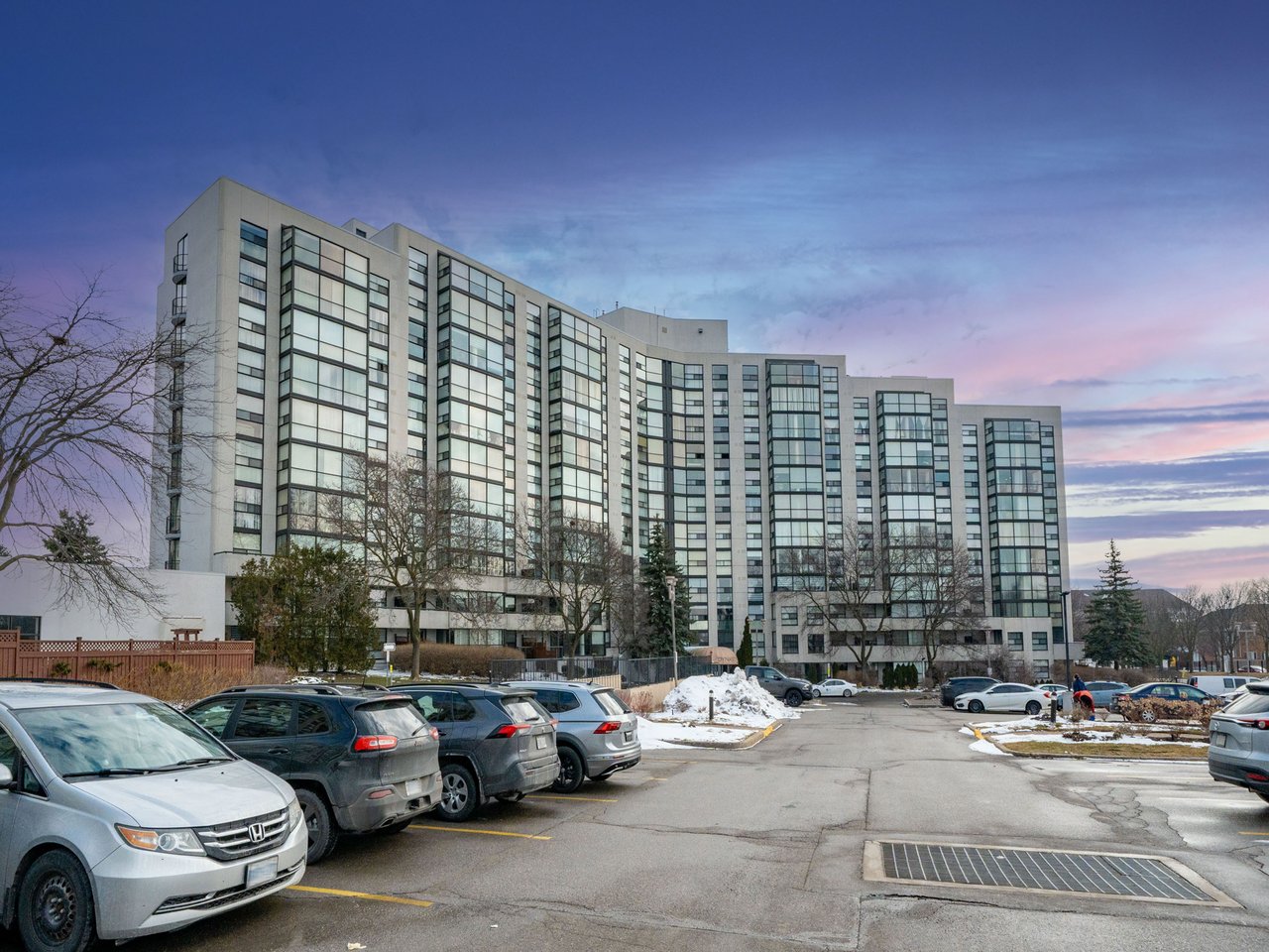 30 Harding Boulevard W, 404