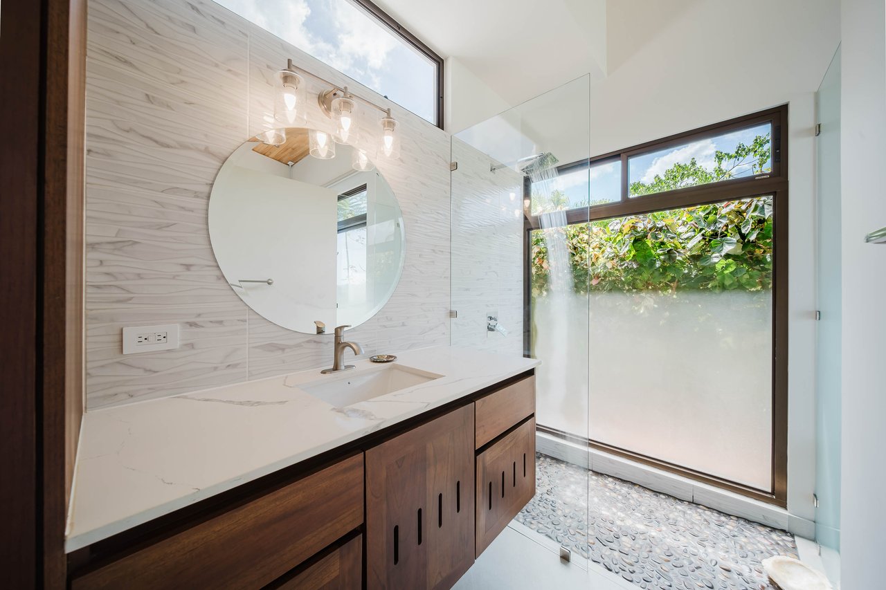 Guest House and Infinity Pool Ocean View Luxury Estate