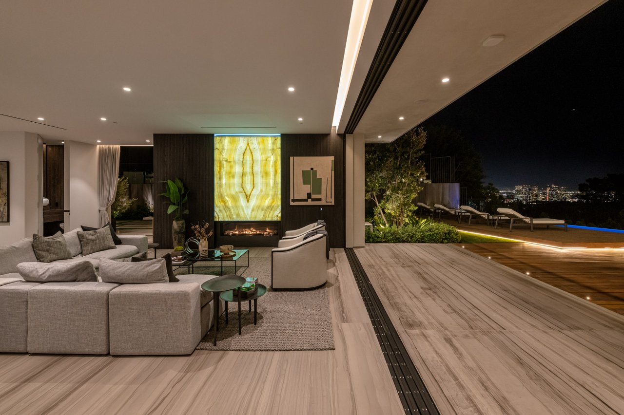 1332 Laurel Way