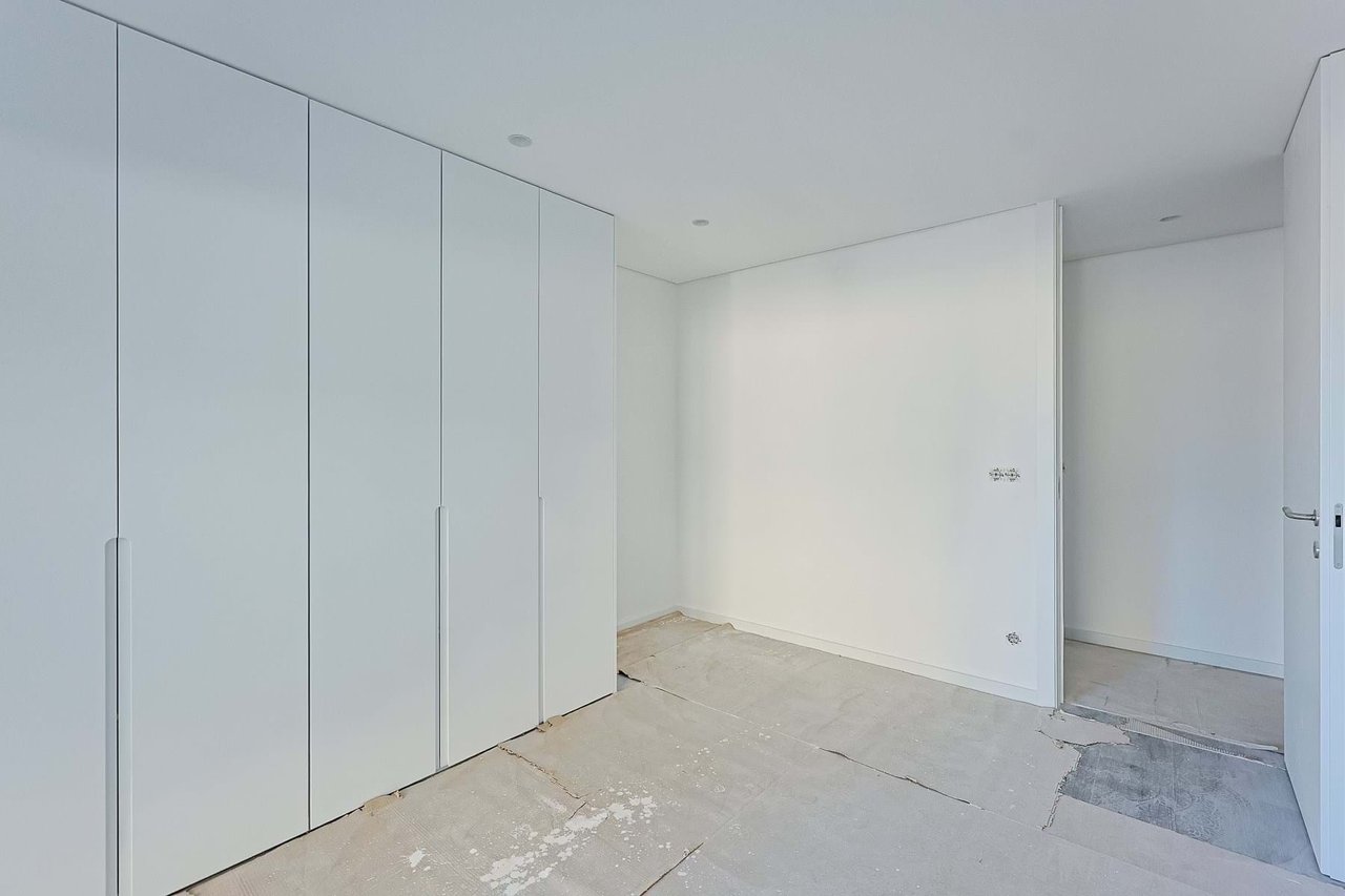 Modern 1-Bedroom Apartment in Camarate, Loures