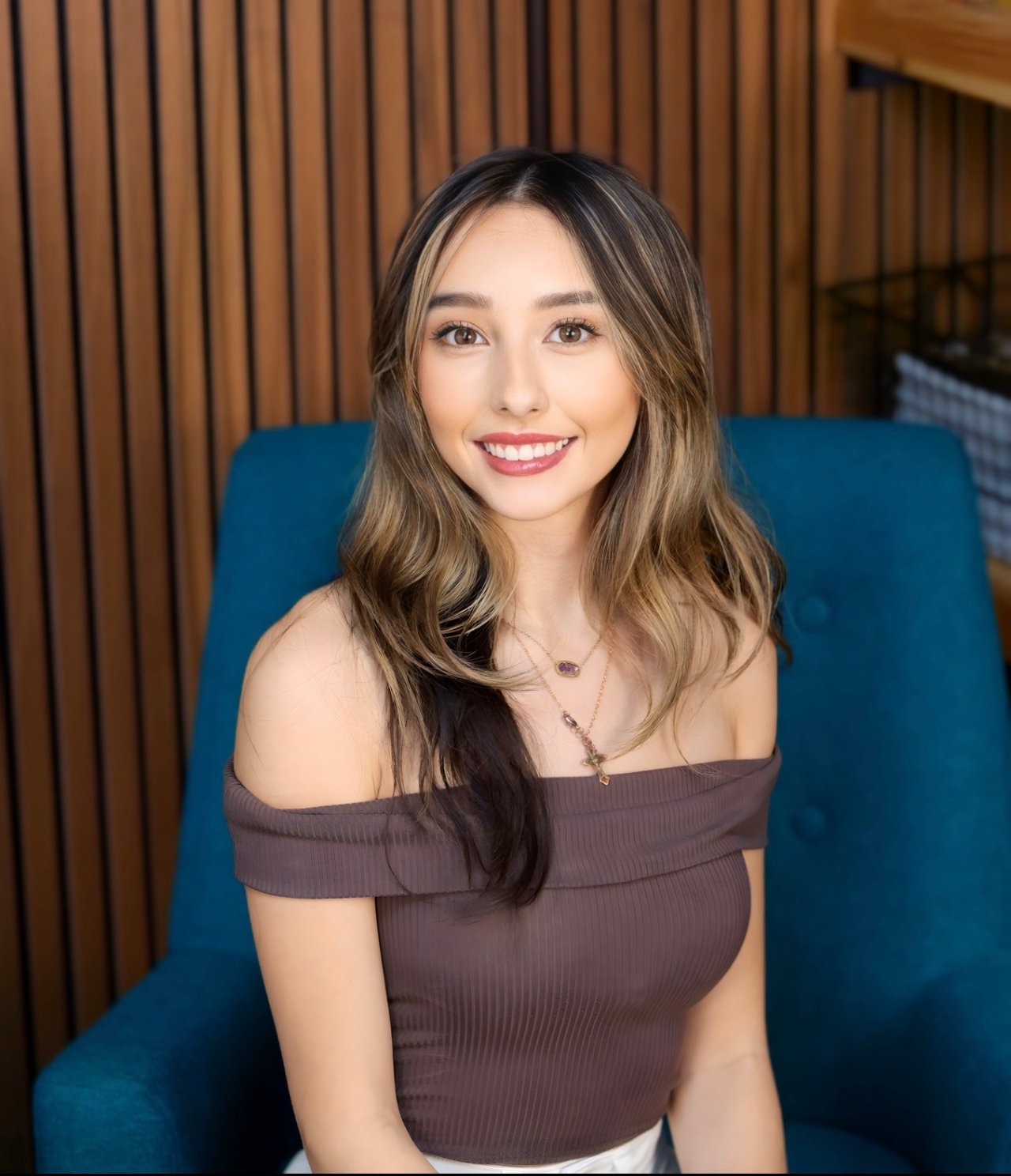 Alessia Penafiel Denver, CO Real Estate Agent Headshot