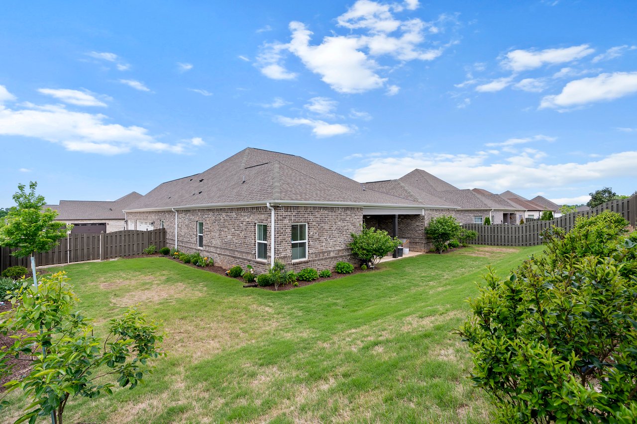LARGE, GORGEOUS HOME - MADISON CITY SCHOOLS!